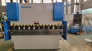 Фото 5 - MetalTec HBM 125/2500 (Е22, инвертор заднего упора) гидравлический листогибочный пресс.
