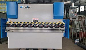 Фото 5 - MetalTec HBM 40/2500 (Е22, инвертор заднего упора) листогибочный гидравлический пресс.
