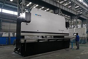 Фото 8 - MetalTec HBC 500/6000 листогибочные гидравлические прессы с ЧПУ большого тоннажа.