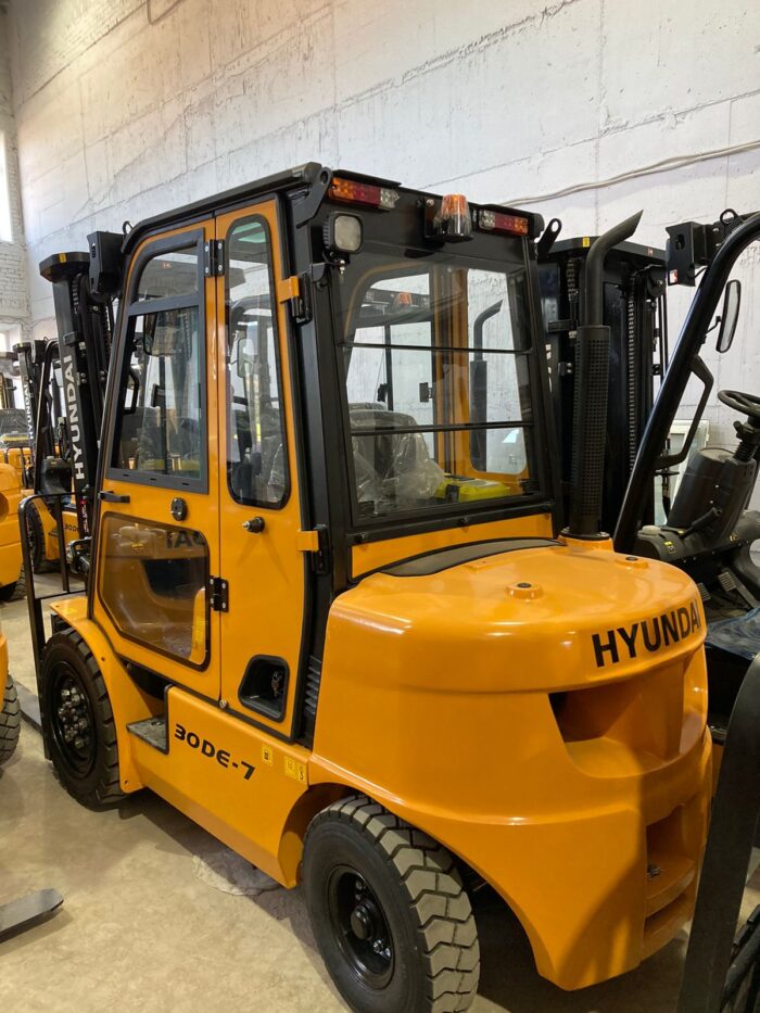 Фото 7 - Вилочный погрузчик Hyundai 35LE-7.